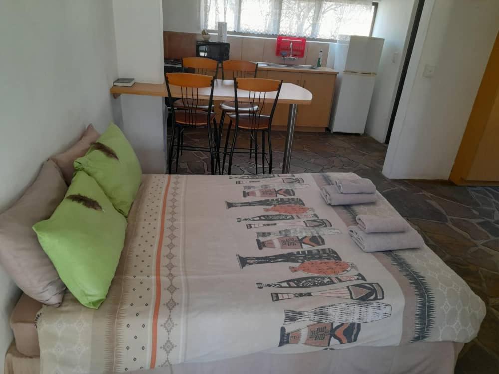 Ombo Rest Camp Hotel Okahandja Exterior foto