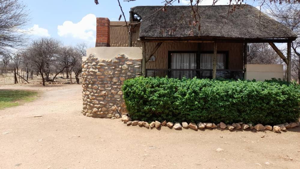 Ombo Rest Camp Hotel Okahandja Exterior foto